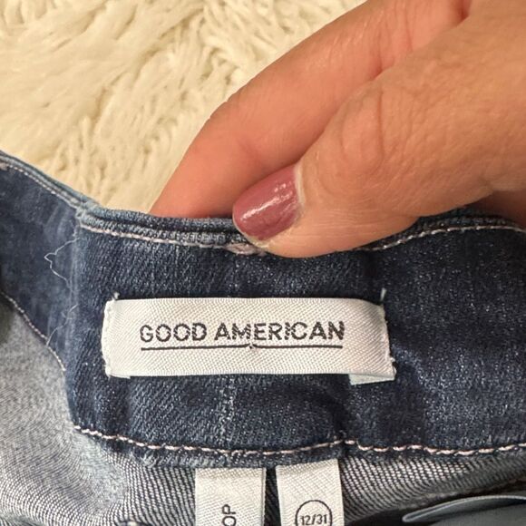 Good American Indigo Legs Crop Jeans - Picture 7 of 12